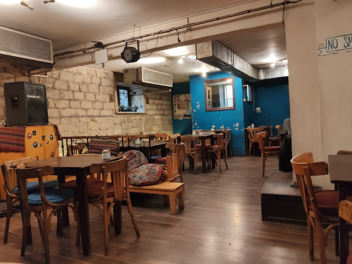 Room Art Space & Cafe - Garden City