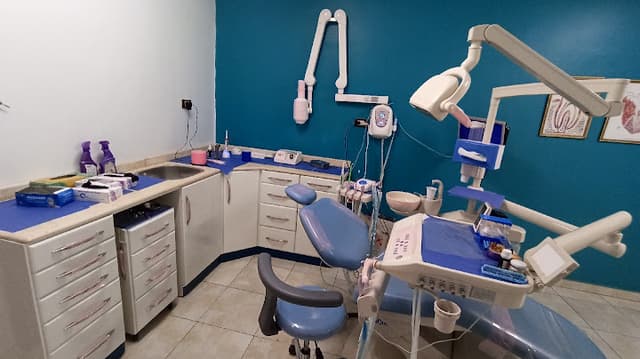 عيادة الدكتور عبدالله ادريس كليلة لطب الفم والاسنان بأسوان - dr abdallah kalila