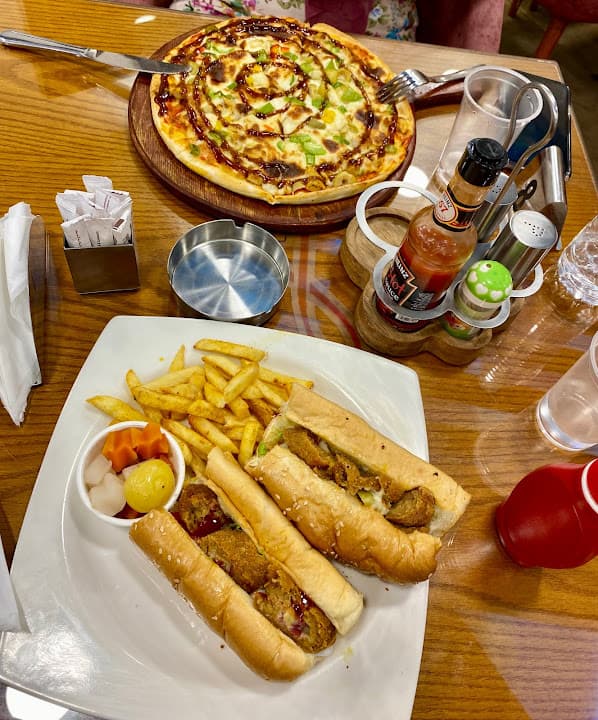 Gusto Cafe & Restaurant