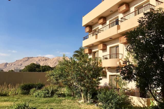 New Memnon Hotel and Restaurant