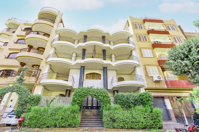 LYNA Apartments
