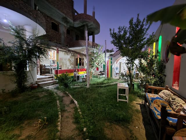 Peace & Freedom Guesthouse & Restaurant