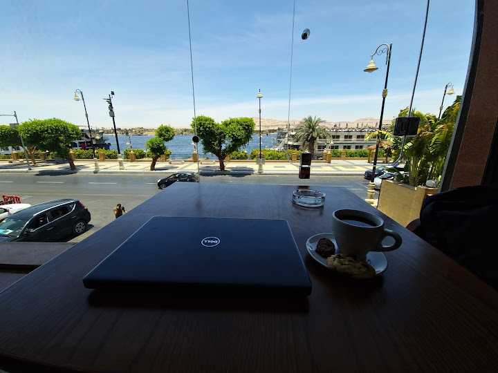 DV8 Cafe