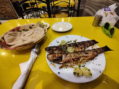 مطعم أسماك القرش