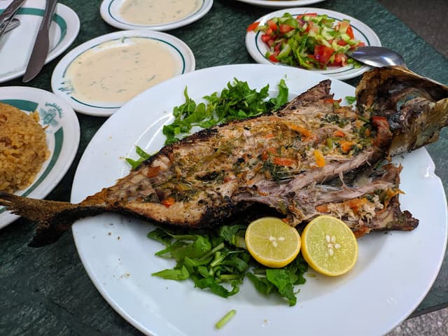 مطعم أسماك أبو آية