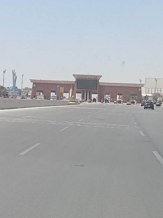 بوابة طريق العين السخنه