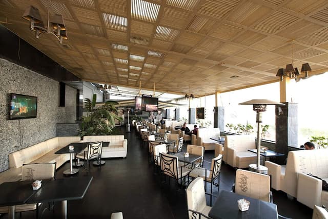 sQuare Restaurant & Cafe مطعم وكافيه سكوير