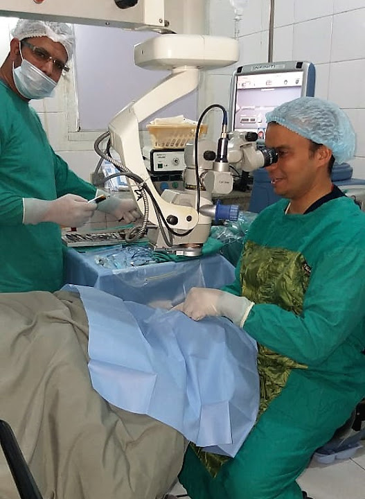 د محمد رفعت استشاري القرنية و المياه البيضاء