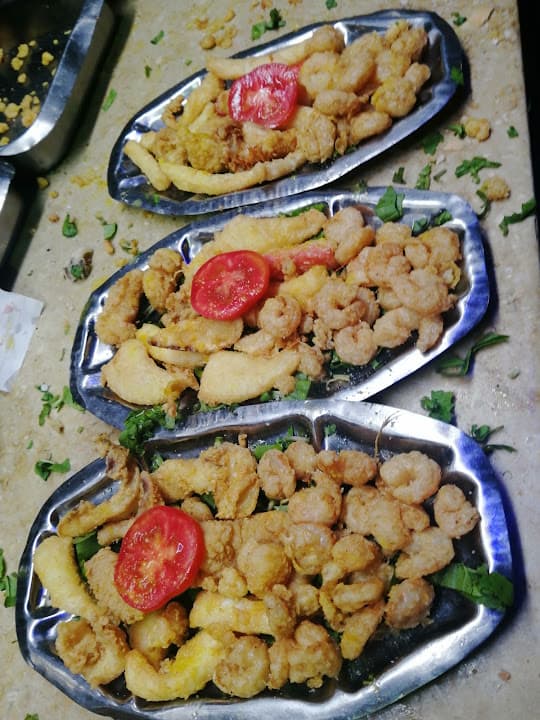 مطعم اولاد وارث للمأكولات البحرية