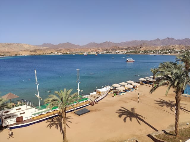 شاطئ الباتروس أكوا بلو