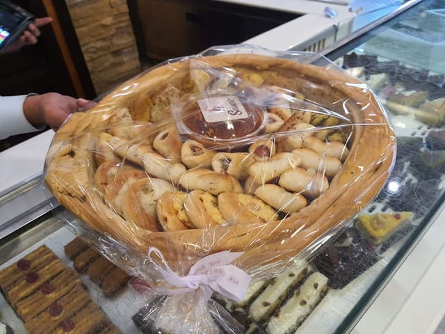 MR. BAKER - مستر بيكر