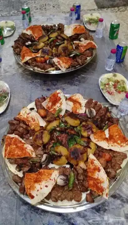 مطعم على قد الإيد