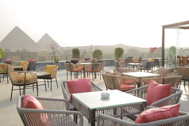 Pyramid Front Hotel