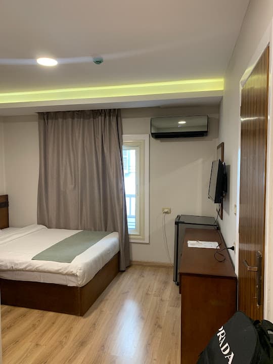 Miramar Evergreen Hotel