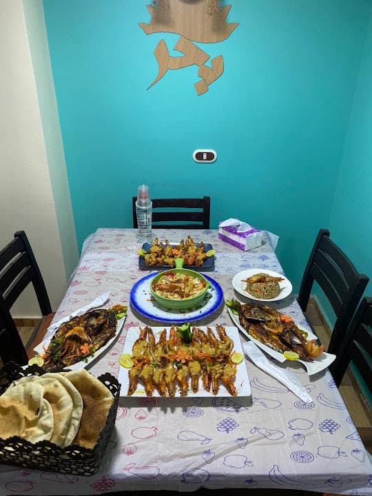 مطعم ومحل أسماك بحر كفر الدوار