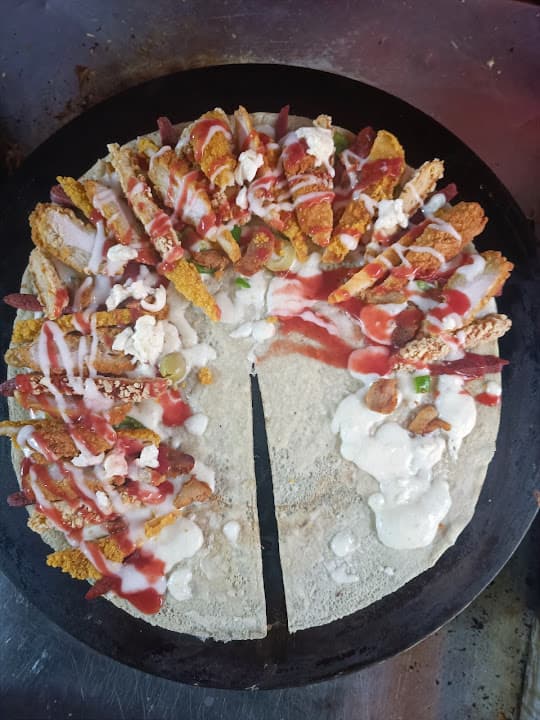 مطعم هرم الشام للمأكولات السورية والكريبات