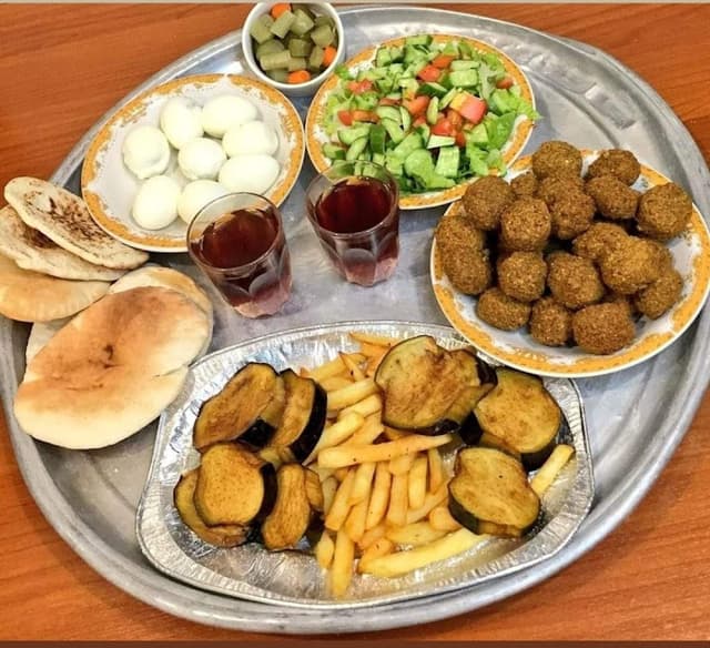 مطعم فول وطعمية الحاج على الله رشوان