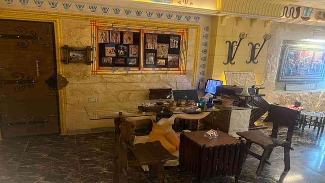 Pyramids Mystery Inn