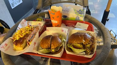 Lou Burger Truck - لوو برجر تراك
