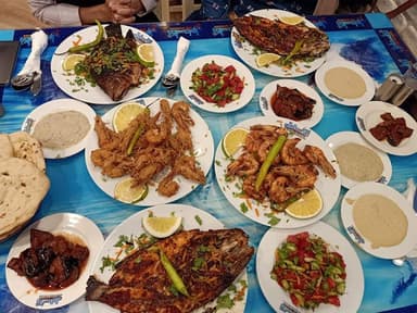 مطعم الاسطول للمأكولات البحرية