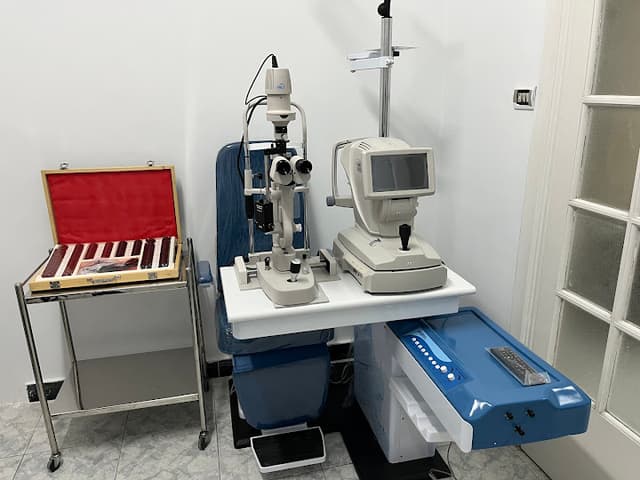 عيادة دكتور كريم العربي طب و جراحة العيون