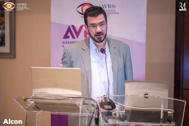 عيادة دكتور أحمد يونس لجراحات وليزر العيون