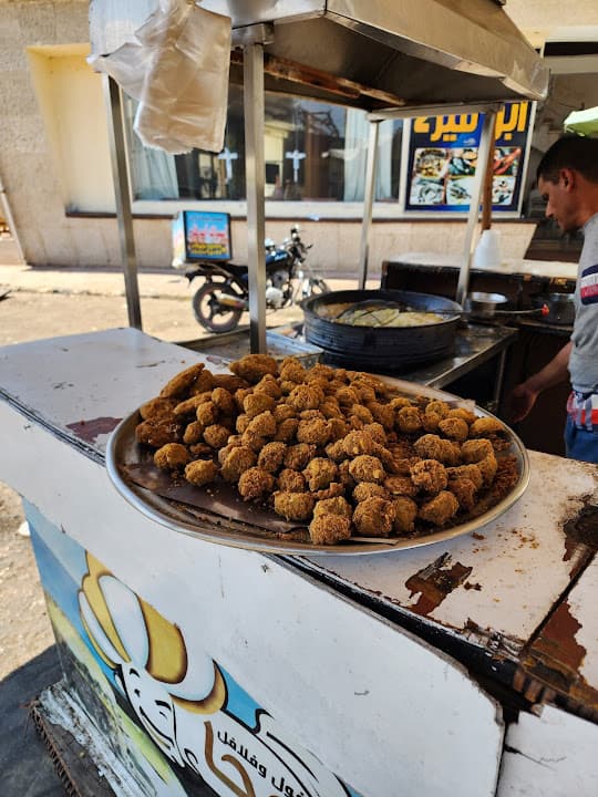 مطعم جحا فول وطعمية وكشرى