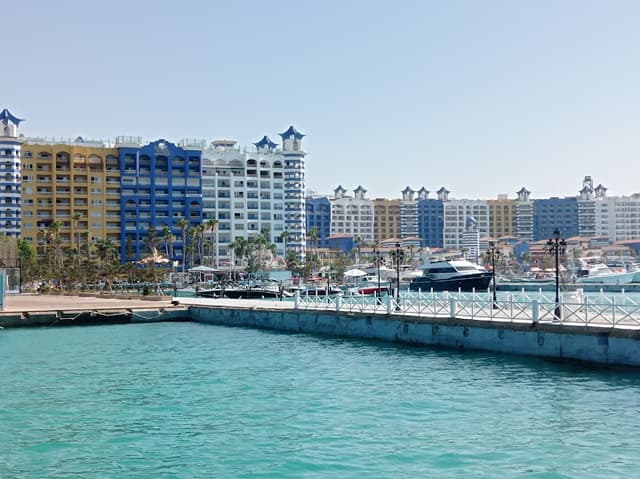 شاطئ فندق بورتو مارينا