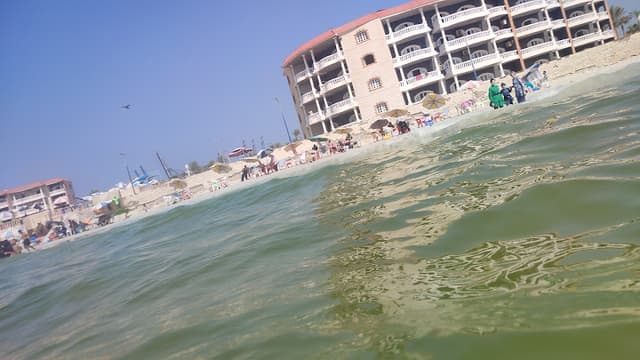 نادي ضباط القوات المسلحة وعائلاتهم بشاطئ العجمي بيطاش