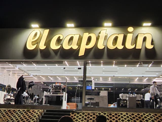 El Captain Salon