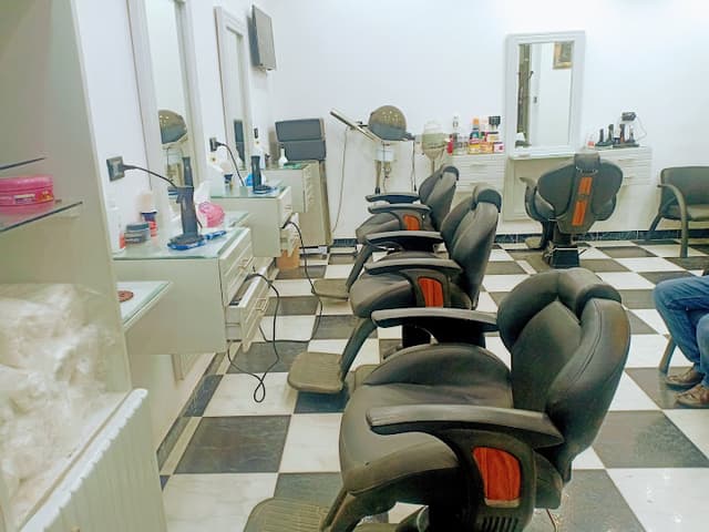 E & M Barbershop & Salon