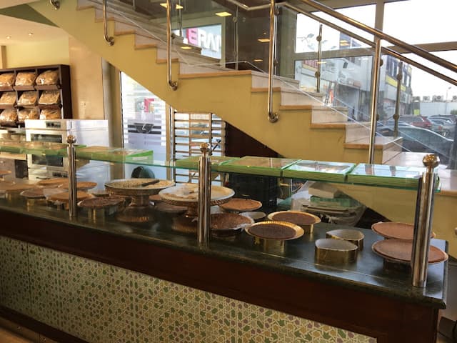 La Poire- لابوار