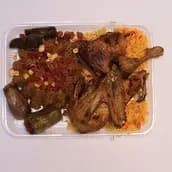 نصف بطة مع أرز وخضار