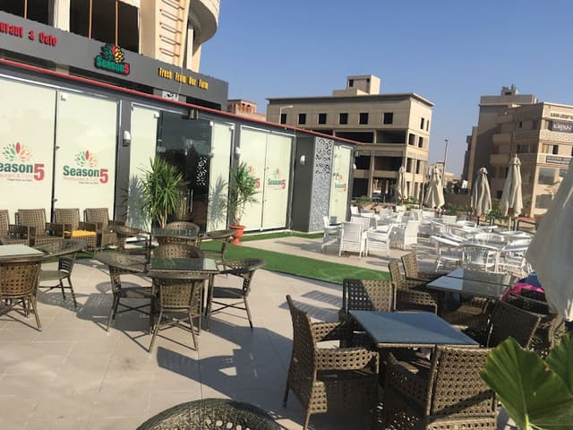 Season 5 cafe