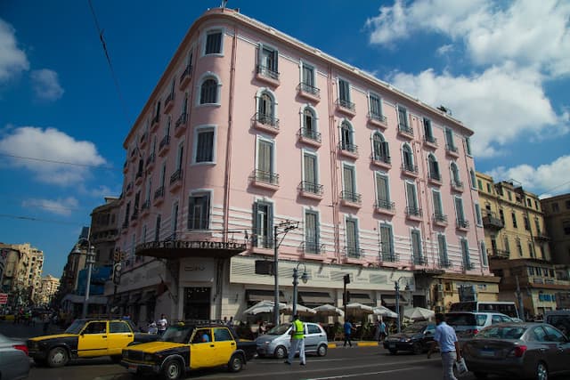 Paradise Inn - Le Metropole Hotel