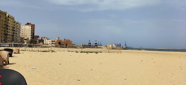El Nakheel Free Beach