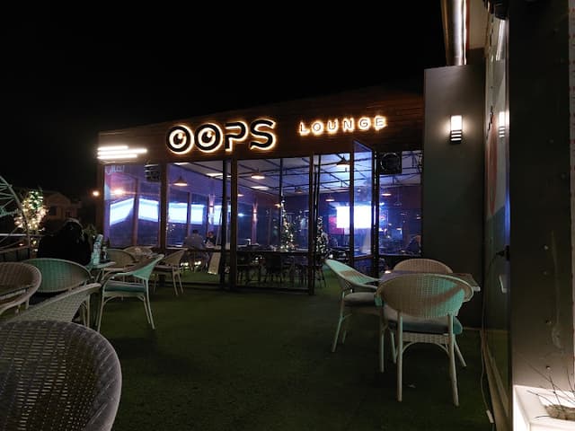 Oops ! restaurant & cafe