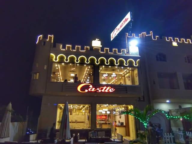 Castle Cafe & Rastaurant