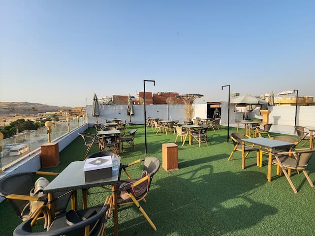 Tree Lounge Pyramids Branch