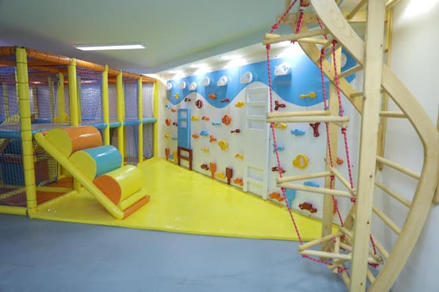 Stop n play kids area