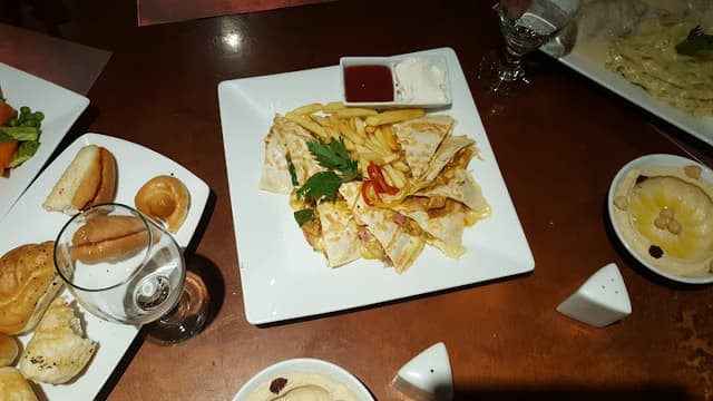El Mundo Restaurant