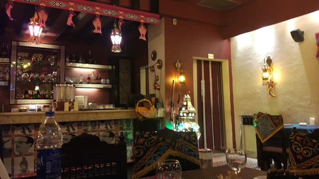 Yashmk Restaurant & Cafe