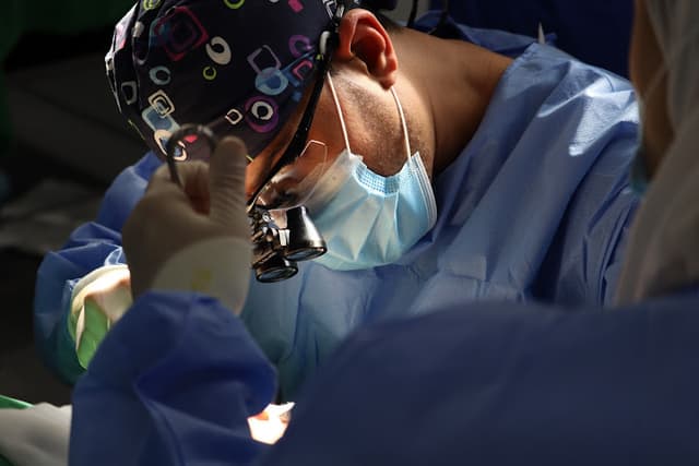 د خالد برنس جراح تجميل