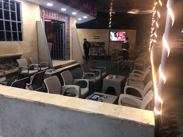 305 Cafe