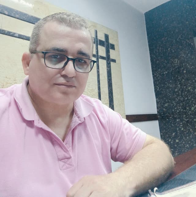 دكتور ياسر الباز استشارى الأطفال وحديثى الولادة