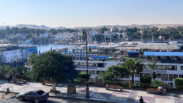 Memnon Hotel