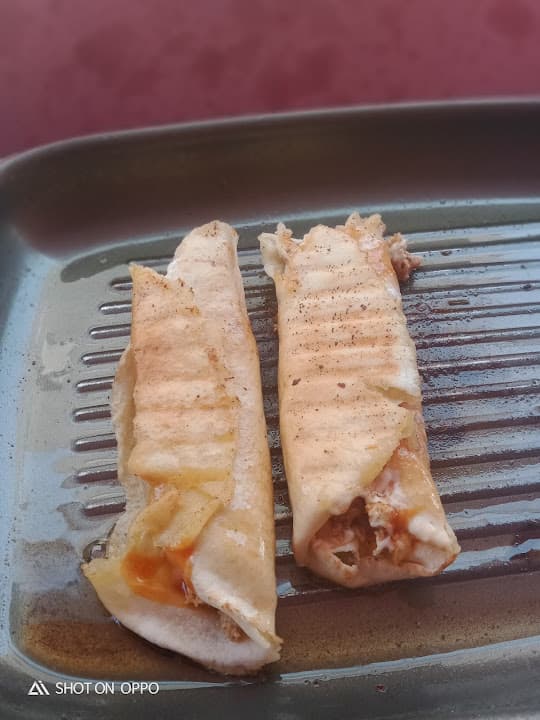 سندوتش وحاجه سقعه
