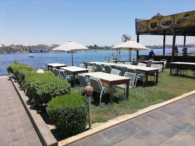 مطعم الميناء Almina Restaurant