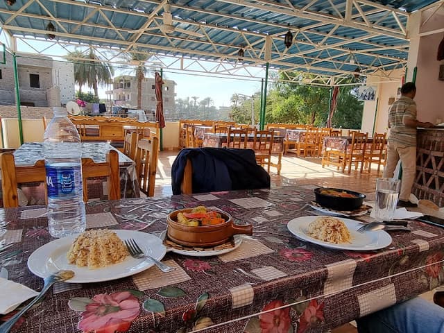مطعم وولف Wolf Restaurant