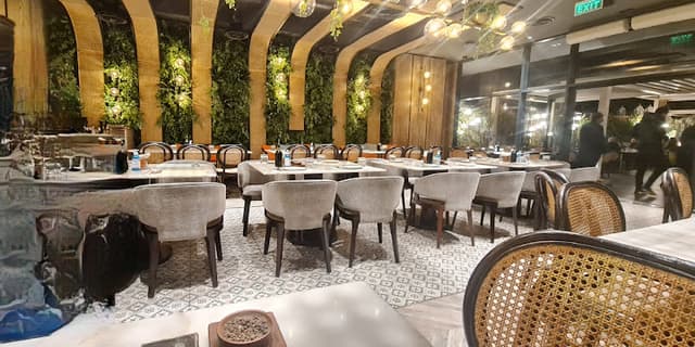 Mo Bistro Garden 8 - مو بيسترو